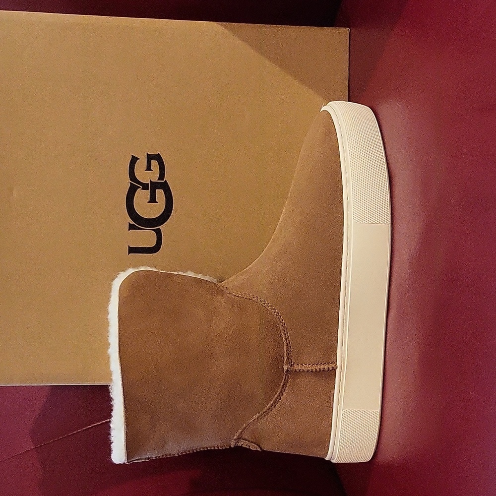 Ugg boots - Picture 1 of 8